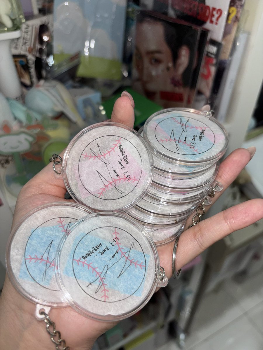 jenoogotjam's tweet photo. cihuyy keyring confetti wind up lucuu kalii🥹🥹 yg kemarin dapet di belakangnya ada si confetti wangi yhh😻 https://t.co/8kzup3lq1d