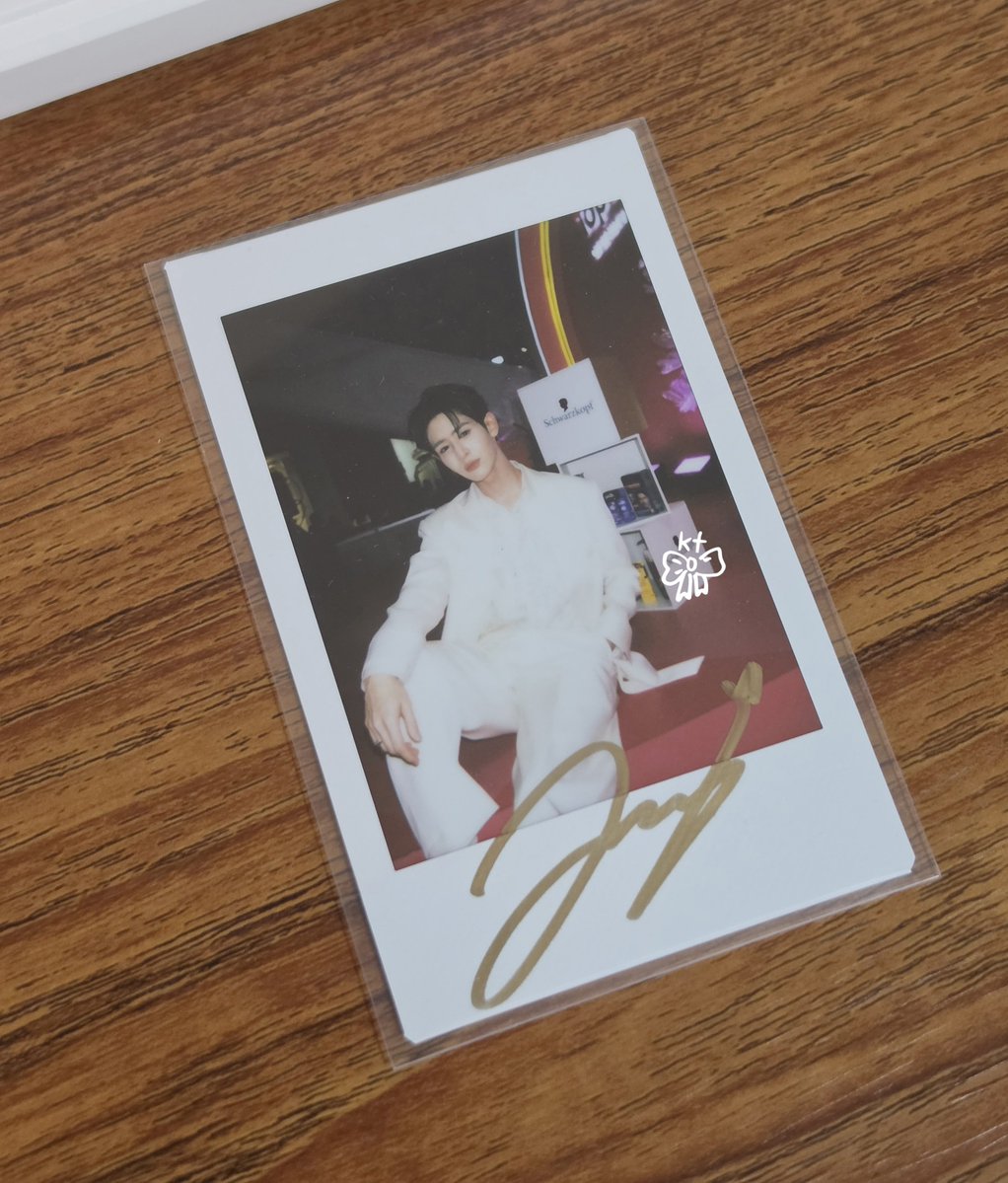p_kt_jaaa's tweet photo. ได้โพลารอยด์ละค้าบ แอคหล่อได้ใจเจ่เจ้มากก

#SchwarzkopfXJamesSu https://t.co/CDkg8CWKNC