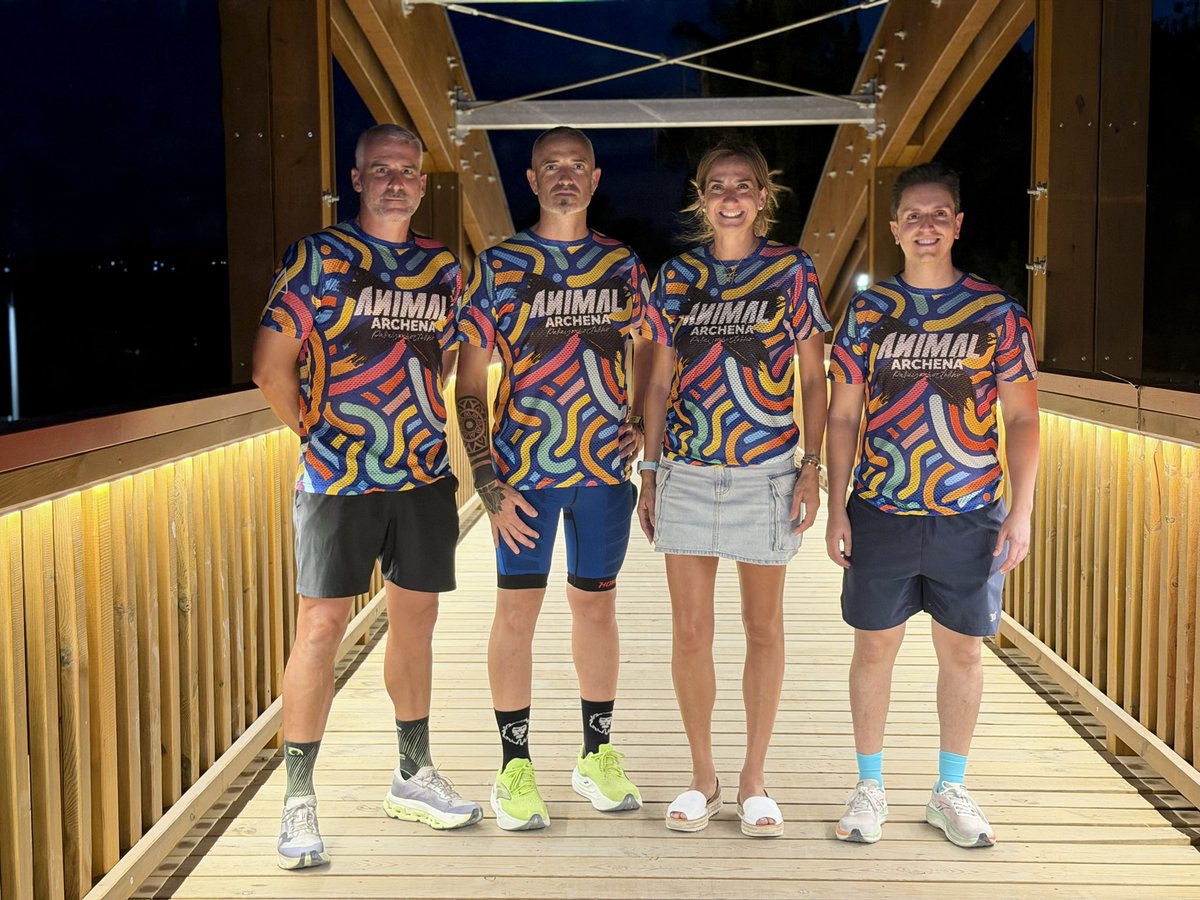 AytoArchena's tweet photo. 🏃‍➡️La alcaldesa, @Patriciaflopez , acompañada por el concejal de Deportes, @marioalcaraz_ , ha presentado la carrera 'Archena Paraíso Nocturno 5K', una prueba organizada por Animal Sport que ya cuenta con 450 inscritos y que promete convertirse en una cita imprescindible del calendario deportivo regional.

➡️El recorrido transcurrirá por algunos de los rincones más emblemáticos del municipio, como el paseo ribereño y la pasarela peatonal, ofreciendo a los participantes una experiencia deportiva diferente en un entorno privilegiado.

Pero la Archena Paraíso Nocturno será mucho más que una carrera. La prueba nace con un marcado carácter familiar, con un gran ambiente para corredores y acompañantes, además de una zona gastronómica y música en directo con DJs para disfrutar de una auténtica fiesta del deporte.

🗣️ Patricia Fernández ha destacado que "seguimos impulsando eventos que promocionan Archena, fomentan hábitos de vida saludables y dinamizan nuestra economía local. Queremos que nuestro municipio siga siendo un referente en la organización de grandes eventos deportivos capaces de atraer a cientos de participantes y visitantes."

👟¡Nos vemos en la línea de salida! 

#ArchenaEsDeporte #ArchenaParaísoNocturno #5K #Running