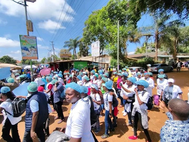 UHCmedicsKe's tweet photo. #ccupyMoH
#OccupyCoG
It's Happening Now.
OurDemands:
1. Immediate PNP Confirmation &issuance of PNP letters.
2.Payment of 6yrs Gratuity arrears to our Bank accounts.
We DON'T WANT OTHER PROMISES. https://t.co/fWTWQzYoBk