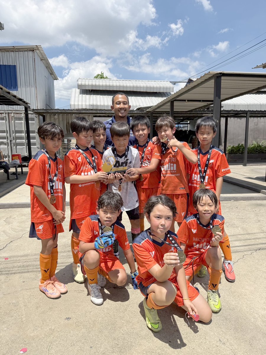 schoolsd's tweet photo. ⚽️ชนะเลิศฟุตบอล Ari Youth League 2026

https://t.co/gCKWndV1Fi https://t.co/wstqX4U1hI