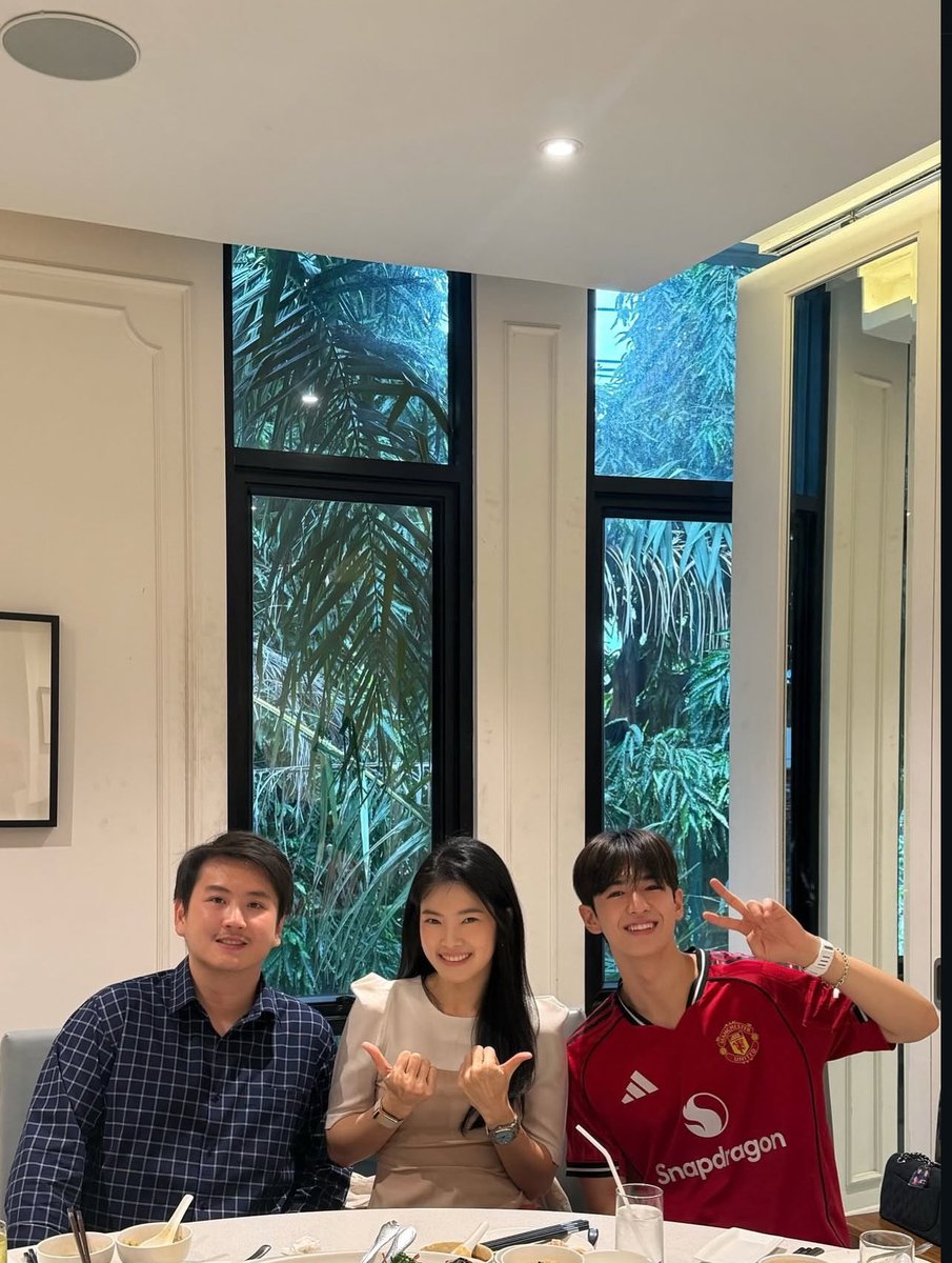 ArmTaen9's tweet photo. บ้านลิ้มฉลองวันเกิดให้พี่จิน 🥹 https://t.co/2LggXWXQsp