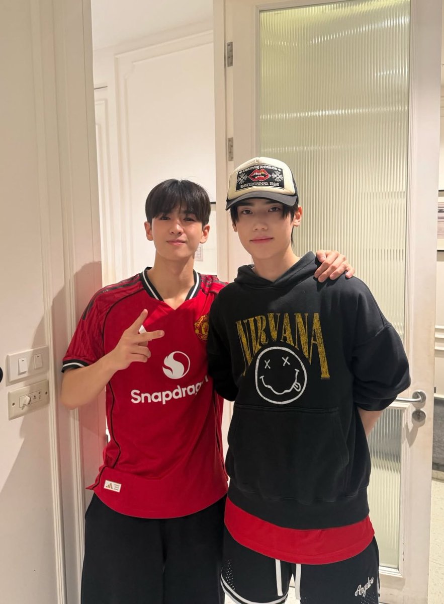 ArmTaen9's tweet photo. บ้านลิ้มฉลองวันเกิดให้พี่จิน 🥹 https://t.co/2LggXWXQsp