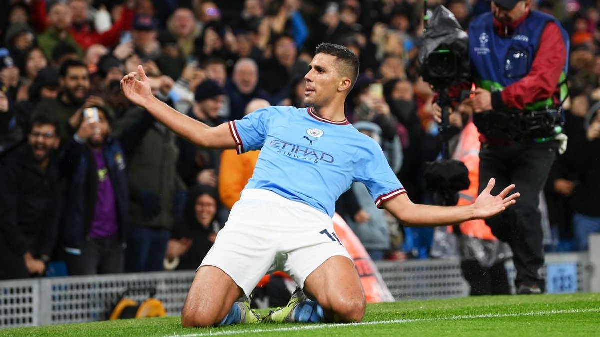 CitySourceHQ's tweet photo. 🚨 BREAKING: Miguel Serrano reports that Real Madrid have decided against pursuing Rodri this summer, despite the Manchester City midfielder's reported desire to return to Spain at some stage in his career. 🇪🇸

The Spanish club have reportedly concluded that a move is not financially viable, with the overall cost of signing the Ballon d'Or winner deemed too high. 💰

Manchester City continue to view Rodri as untouchable and remain relaxed over his future, with the club working on an improved long-term contract. ✍️

[@MiguelSerranoTV | @MadridUniversal]