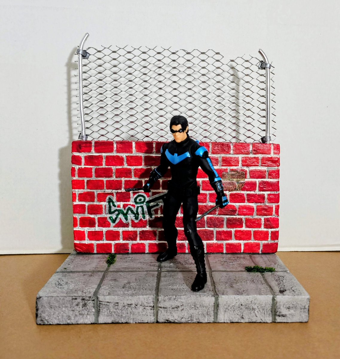 DC_Collector04's tweet photo. Check out Brick Wall/ w Fence 1/2 Scale 2 piece DIORAMA For Action Figures https://t.co/8CY5983DzU #eBay via @eBay https://t.co/4LMtZqcuGb