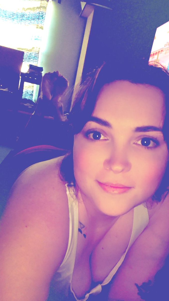 ToesMommy97's tweet photo. Go ahead and stroke on mommy's face #trending #thepose #trib #nsfw #wataa #feet #toes https://t.co/9AcQk4UkXE
