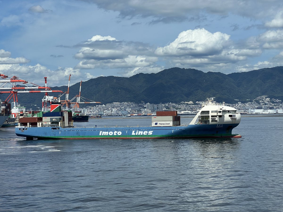 ImotoLines_OA's tweet photo. FFM-10 護衛艦「ながら」竣工引渡し、
呉初入港おめでとうございます🎉

偶然にも弊社に同じ名前のコンテナ船がいます✨
貴艦のご安航とご活躍を祈念しております！

#井本商運 #内航船 #コンテナ船 #ながら https://t.co/tVgpFB2gZV