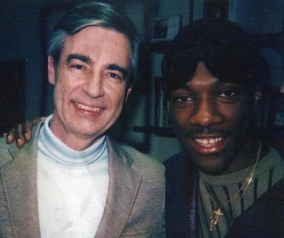 TheForgexx's tweet photo. In 1982, Mr. Rogers surprised Eddie Murphy with a visit to his Saturday Night Live dressing room while he was at the studio for a Late Night with David Letterman taping.

A wholesome behind the scenes moment between two television icons from completely different worlds. https://t.co/3N5nDZpdAT