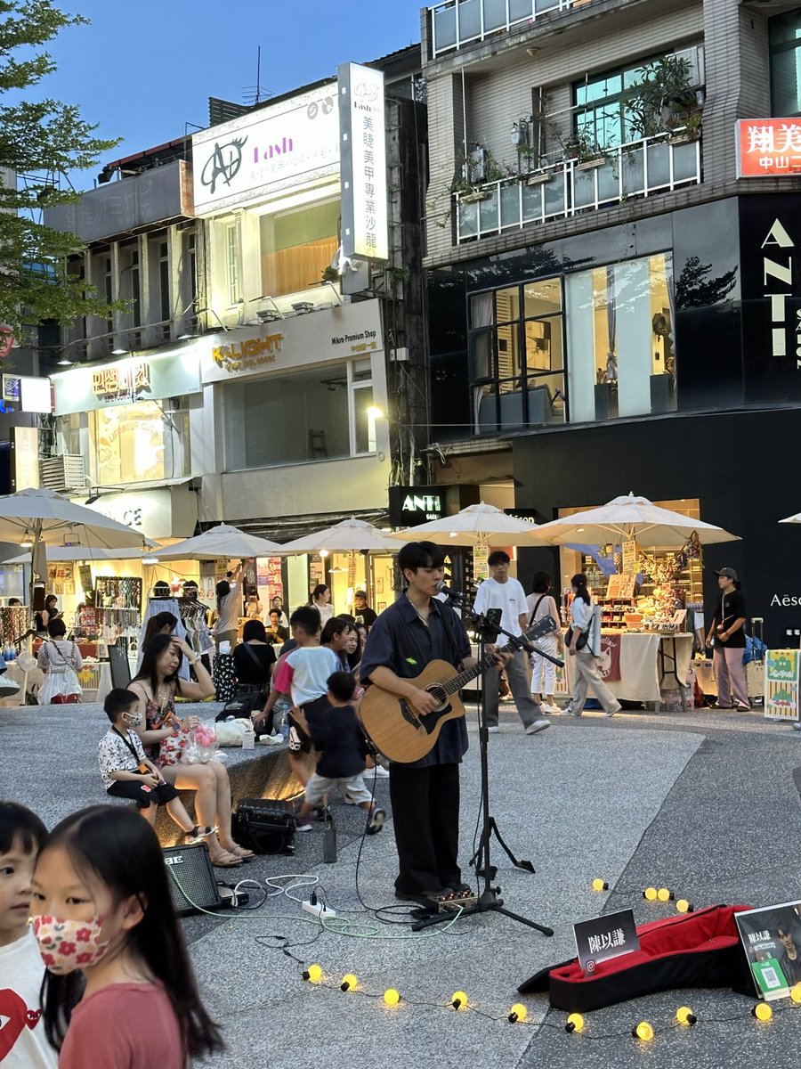 lthmxkele's tweet photo. Taipei分享一些���北的街頭巷尾
沒有人可以拒絕50嵐^ ^ https://t.co/EicJDo8zRp