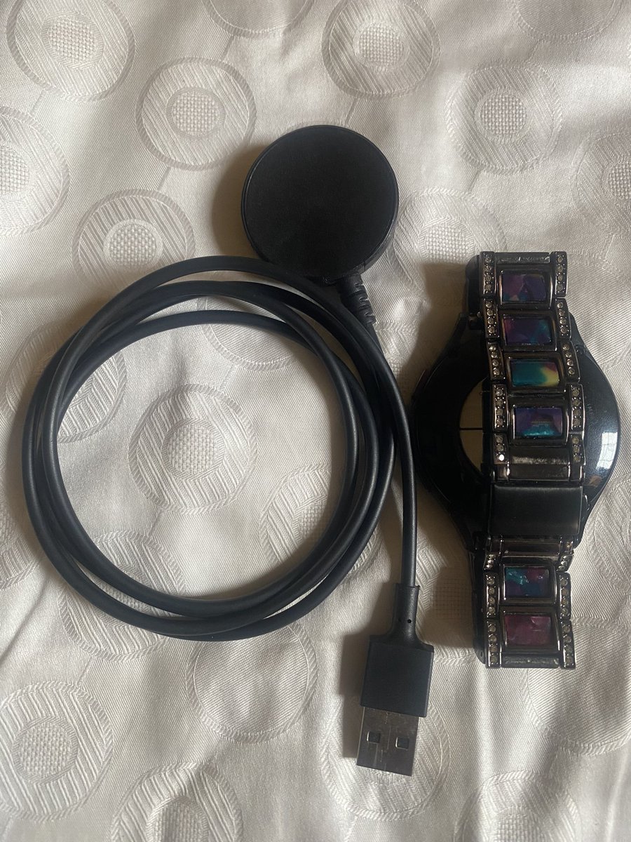 thereal_gbebs's tweet photo. this is a clean new open box samsung galaxy watch 4. LTE/GPS 44MM with a free screen protector case of your choice.
Price - 180,000
Debirah Big H Gensuki Alege Grok 4.5 Grand Modupe Raiola Clipur Anna Blessed Wednesday #WIZARD Infantino World Cup FIFA Ronaldo Egypt https://t.co/frMDpKKRWS