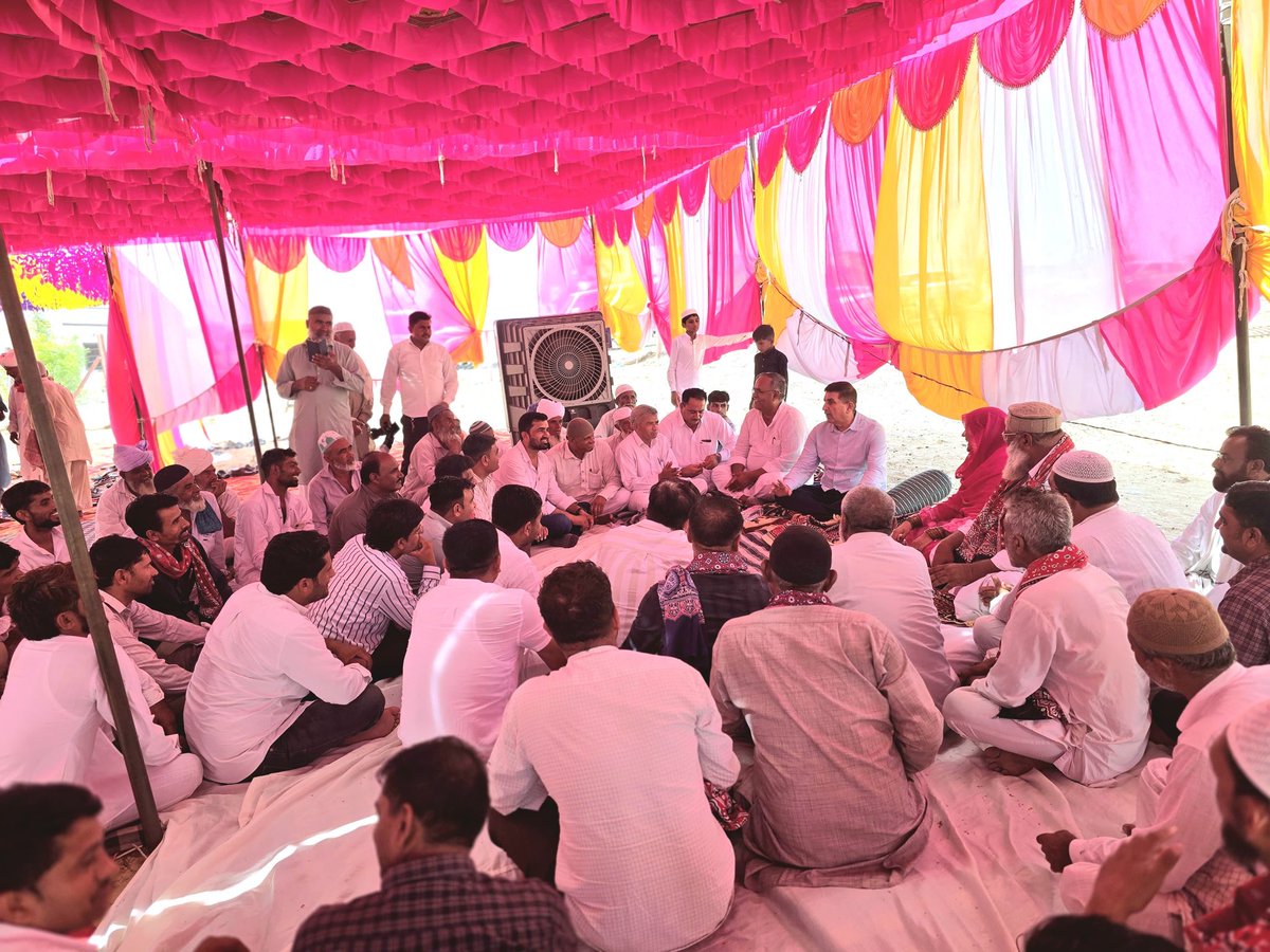Barmer_Harish's tweet photo. गत दिनों चम्पाबेरी (साम्भरा) में बाबु खान जी कलर के यहां हज यात्रियों के स्वागत में रखे गए समारोह में शामिल हुआ। https://t.co/GPJgn90c3m