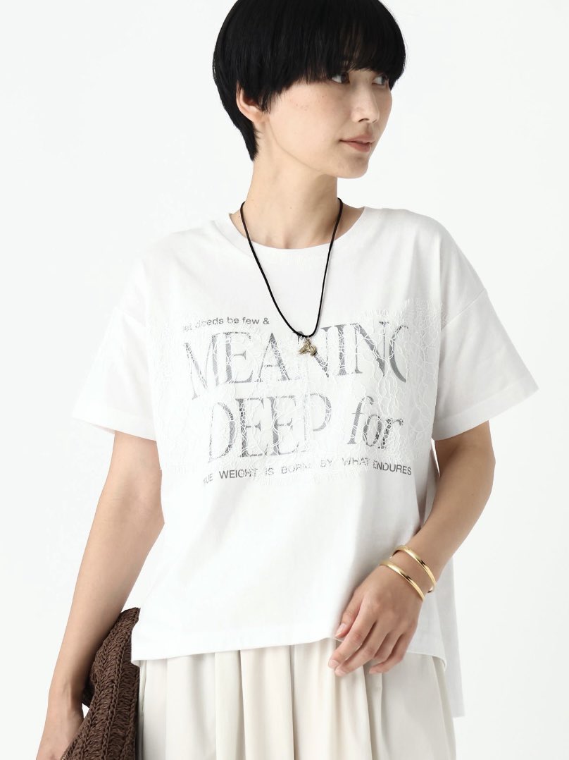 elura_official's tweet photo. ＼NEW ARRIVAL／

#レースロゴTシャツ

トレンドのレースアイテム🩰重ね着が苦手な方でもトレンドを取り入れやすい華やぎTシャツ🤍カジュアルなロゴTに重ねることでラフになりすぎずキレイ見えするアイテムです。

¥5,500 tax in

#Elura #エルーラ
https://t.co/4mtLlIiz38 https://t.co/EWokjsBubu