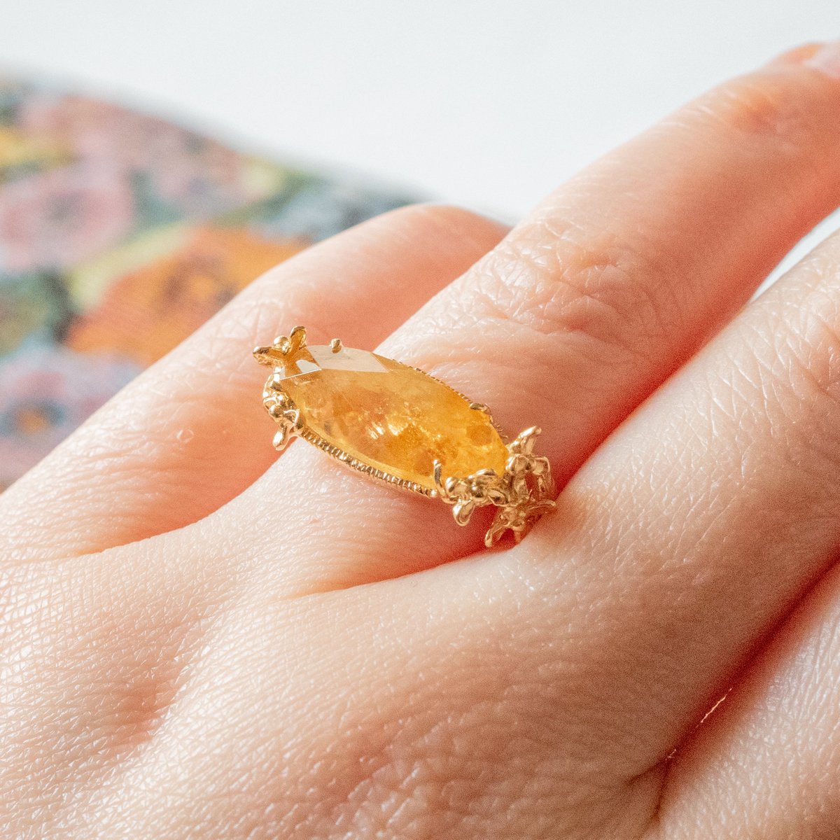 miam_jewelry's tweet photo. 天然のクラックが入っているシトリンをあえて使用したリングです。光の細かな乱反射が金木犀みたいだなと思って作っています。

8/8の20時に発売予定です📝 https://t.co/bcYmgGlAGJ