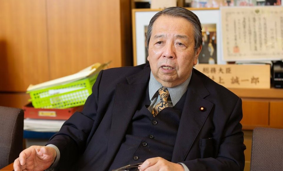hoshusokuhou's tweet photo. これもう半分野党だろｗｗｗｗｗｗｗｗｗｗｗ
自民・村上誠一郎(74)、高市政権を批判「トップの見識疑う」「日中関係が最悪になった」お祝いの会で述べる

・消費税減税について「ナンセンス。なぜ消費税をなくそうとしているのか」

・「日中関係が最悪になった。トップが率先して打開しようとしていない」

・「欧州の王室では長子が男女問わず継承権持つ。なぜ日本だけが男系男子なのか」

・「自分が女性として初めて総理になれたのに、それが何のためだったのか分かっているのか」と不満

今の中国の状況見てそれ言う？ｗｗｗ