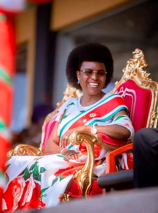 JClaudeNshimir's tweet photo. Après, en date du 9/7/2026, à #Londres au #Royaume_Uni, S.E @Burundi1stLady se verra décerner le Global Health Award 2026, un prix international qui récompense son engagement en faveur de la promotion de la santé et du bien-être des populations.
@UN 
@ONUFemmes 
@OPDD_Burundi https://t.co/GZTpDhE6GK