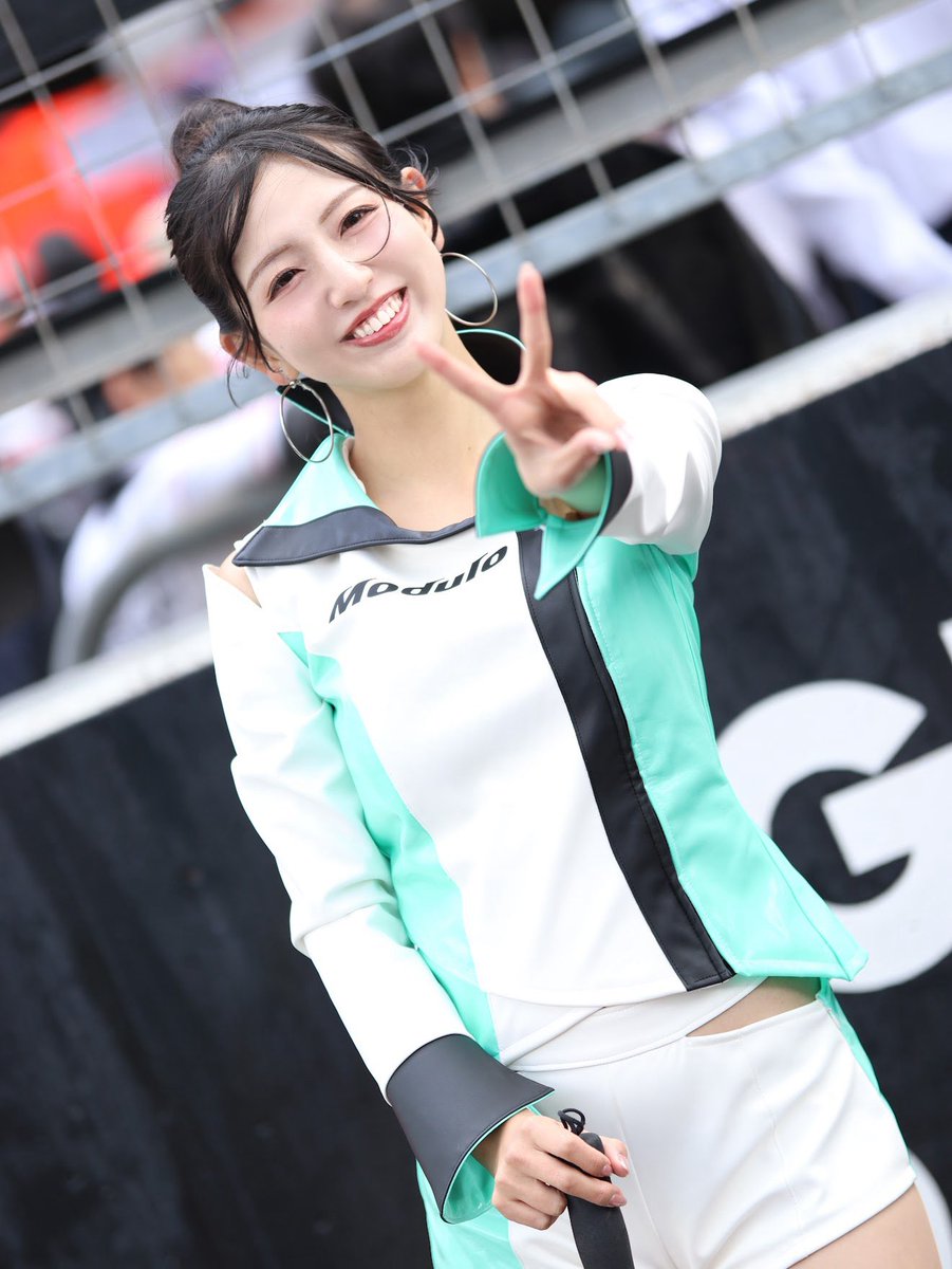 ___mii33's tweet photo. おはゆり❤️

SUPERGT 第2戦 決勝
64号車は、5番手からのスタート！

グリッドボード担当させてもらいます🫶
今日もModuloNakajimaRacingをよろしくね🔥

https://t.co/PlNk67rNwB https://t.co/6mykvKYC9U
