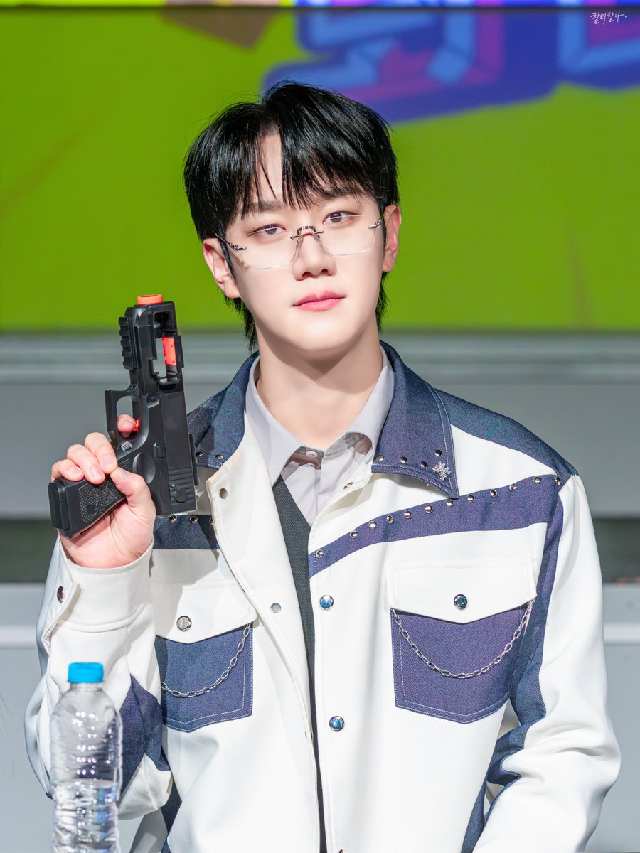 CHARLNA131's tweet photo. 260704
뮤지컬 6시퇴근 밤공 사인회

윤지석 役 김찰리 배우님

🔫

#김찰리 #찰지석 #6시퇴근 https://t.co/8HeEFjh968