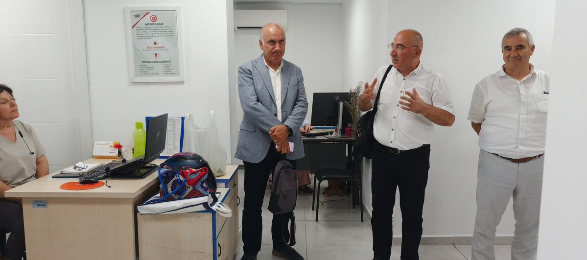 BESAntalya's tweet photo. Genel Sekreterimiz Sedat Suna, Hukuk Sekreterimiz Cengiz Yılmaz, Basın Yayın Sekreterimiz Yılmaz Tuluk ve Şube Yönetim Kurulu üyelerimiz, SGK İl Müdürlüğü ve TÜİK Antalya Bölge Müdürlüğü emekçileriyle bir araya geldi+++ https://t.co/9utlGwPKQl