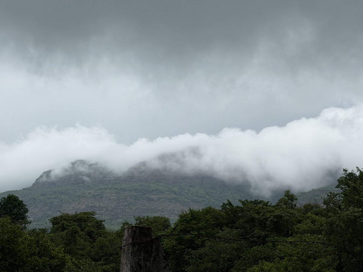 s_r_khandelwal's tweet photo. Lonavala has created History📑
1569 mm rains in 72 Hours🔴
This data is beyond Imagination! https://t.co/8txcn32kW6