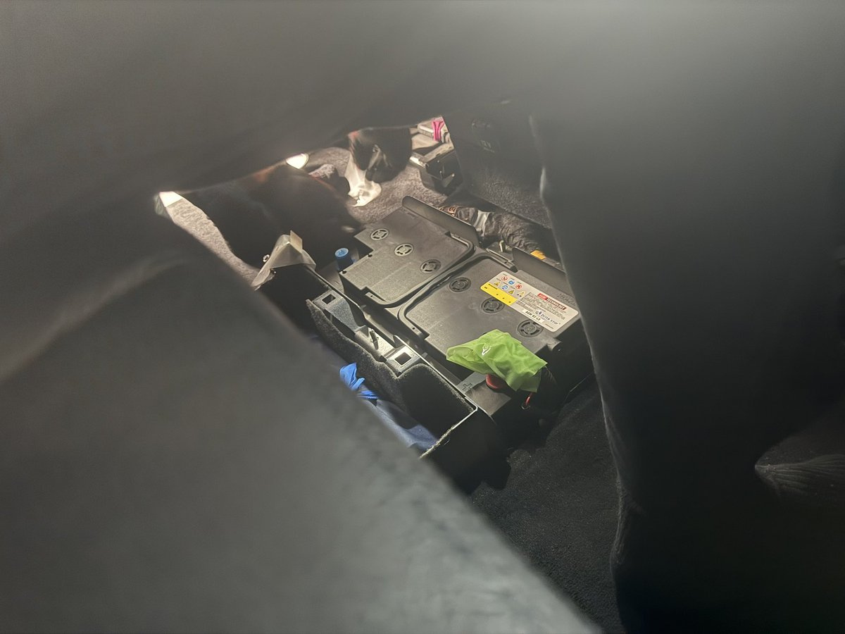 vasques_battery's tweet photo. ベンツ G350d(w463)のバッテリー交換をしました。

メイン適合:
Brite Starバッテリー AGM 92-L5
バッテリー価格 ¥38,000

サブ適合:
LEOCH AGM EB14E-4 14Ah
バッテリー価格 ¥13,200

交換工賃:価格 ￥5,500
⚠️同時交換の場合

コーディング:
価格¥1,100

ご予約↓
https://t.co/3nzOy7yvLA https://t.co/XcSioD0eIp