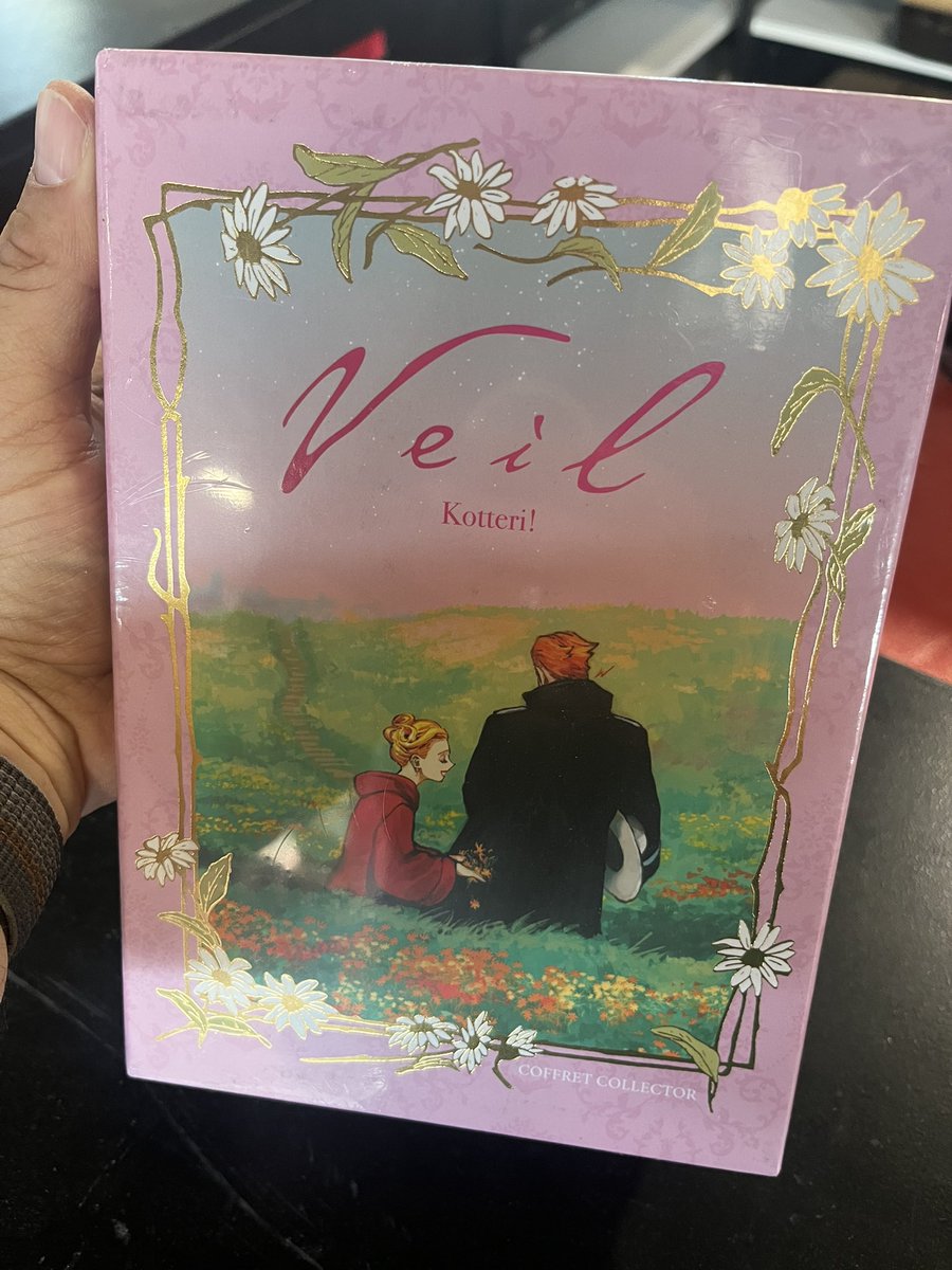 Tony_Mr_P's tweet photo. Le coffret collector « standard » est bien arrivé à Japan Expo 👌🏼 
Attention quantité limitée. #Veil https://t.co/FZ5zyqTYBm