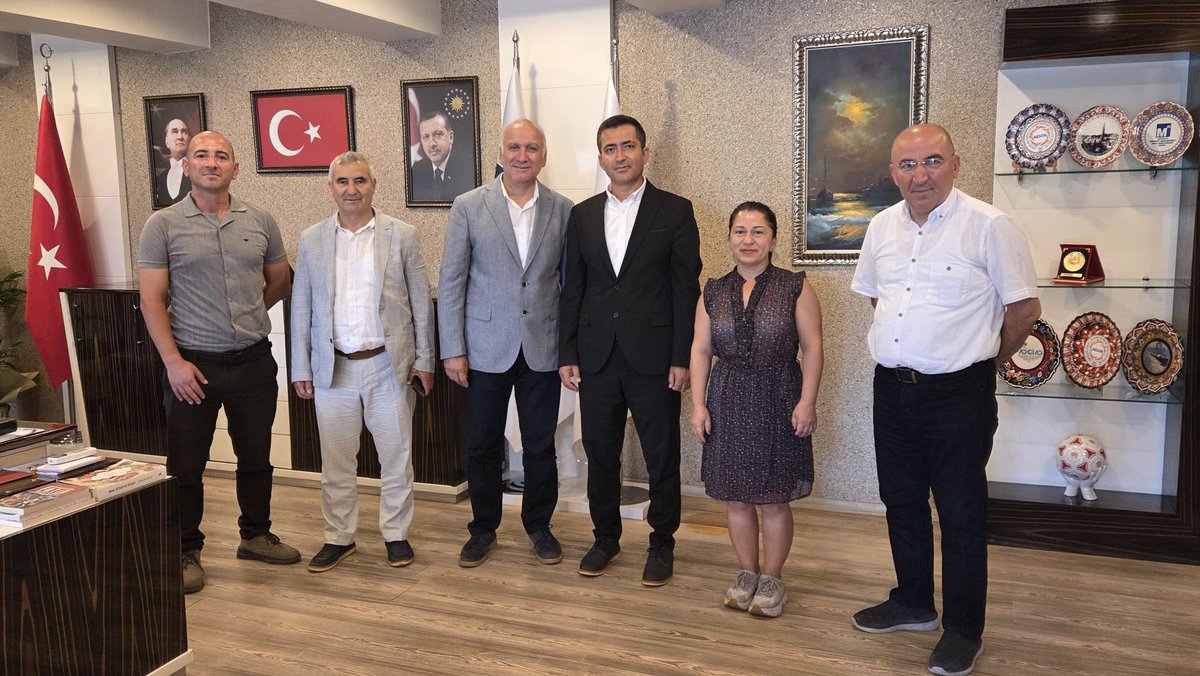 BESAntalya's tweet photo. Ardından SGK İl Müdürü Ali Karaçallı ve TÜİK Antalya Bölge Müdürü Ergün Ertaş'ı ziyaret ederek büro emekçilerinin yaşadığı sorunları, taleplerini ve çözüm önerilerini görüştü.

Büro emekçilerinin haklı taleplerini her platformda dile getirmeye, devam edeceğiz. https://t.co/2HSDhnZmtM