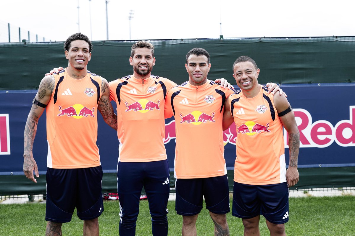 Ardija_Official's tweet photo. Our Brazilian quartet. 🇧🇷⚽️🤙

#RB大宮アルディージャ #ardija
#ガブリエウ
#カルリーニョスジュニオ
#カプリーニ
#カウアンディニース https://t.co/To4jPsCSAF