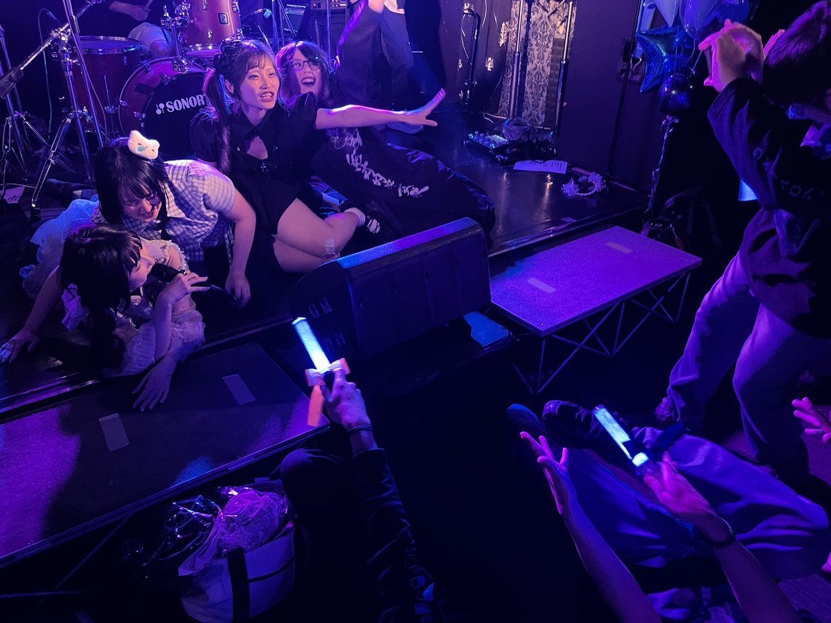 Toshigorou1's tweet photo. 7月5日はゆのちの生誕ライブでした
お祝いあり、メイン？のお料理あり、
寝っ転がりありの楽しい1日

 #ユノローグ https://t.co/P0d8JP6HRB