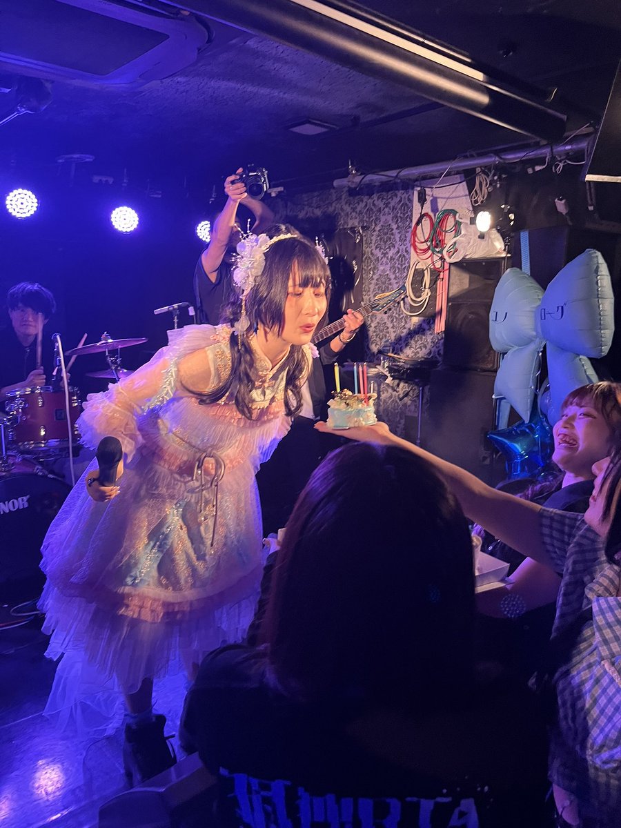 Toshigorou1's tweet photo. 7月5日はゆのちの生誕ライブでした
お祝いあり、メイン？のお料理あり、
寝っ転がりありの楽しい1日

 #ユノローグ https://t.co/P0d8JP6HRB