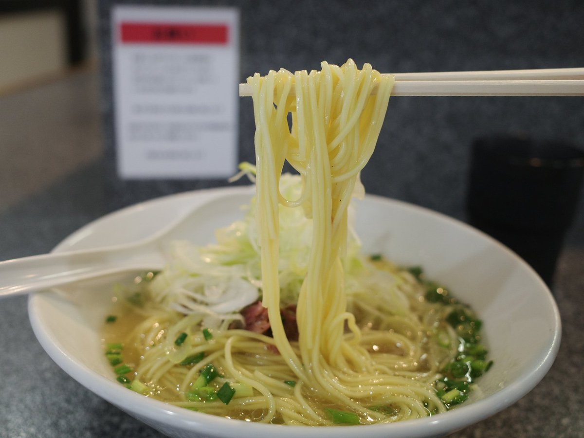 yoshi0005's tweet photo. #丑の上にも三年 @ #西日暮里
ヤバっ (ﾟﾛﾟ屮)屮
これハマっちゃったかも♥
牛テールのスープ最高です❗️😏
(笑)
#ラーメン #ビーフヌードル #西日暮里グルメ https://t.co/3FfB7n03Lt