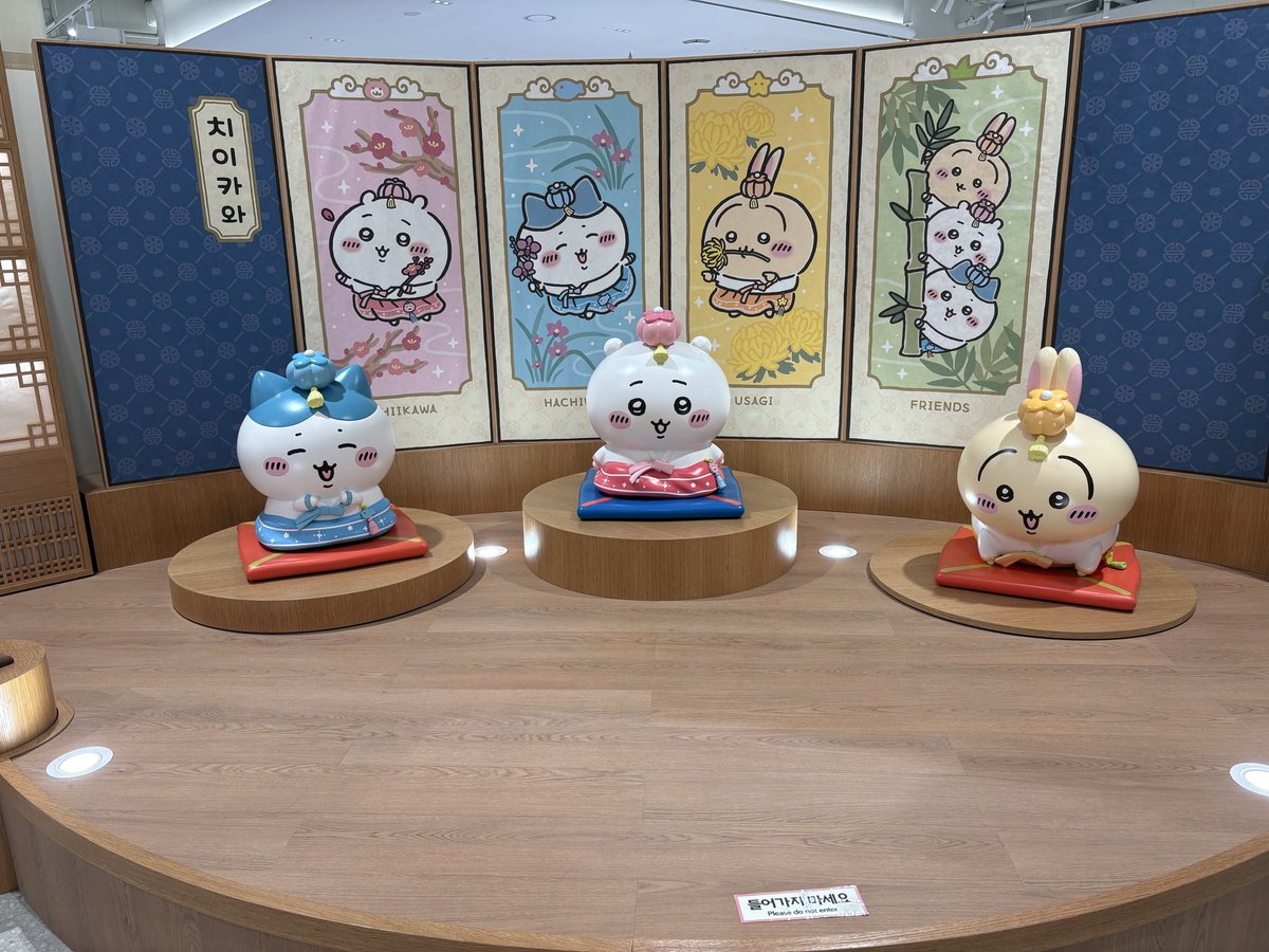ko_uki3's tweet photo. 韓国のポップストアなう。
銀さんのビジュが良い……✨️ https://t.co/LI90HbEpLT