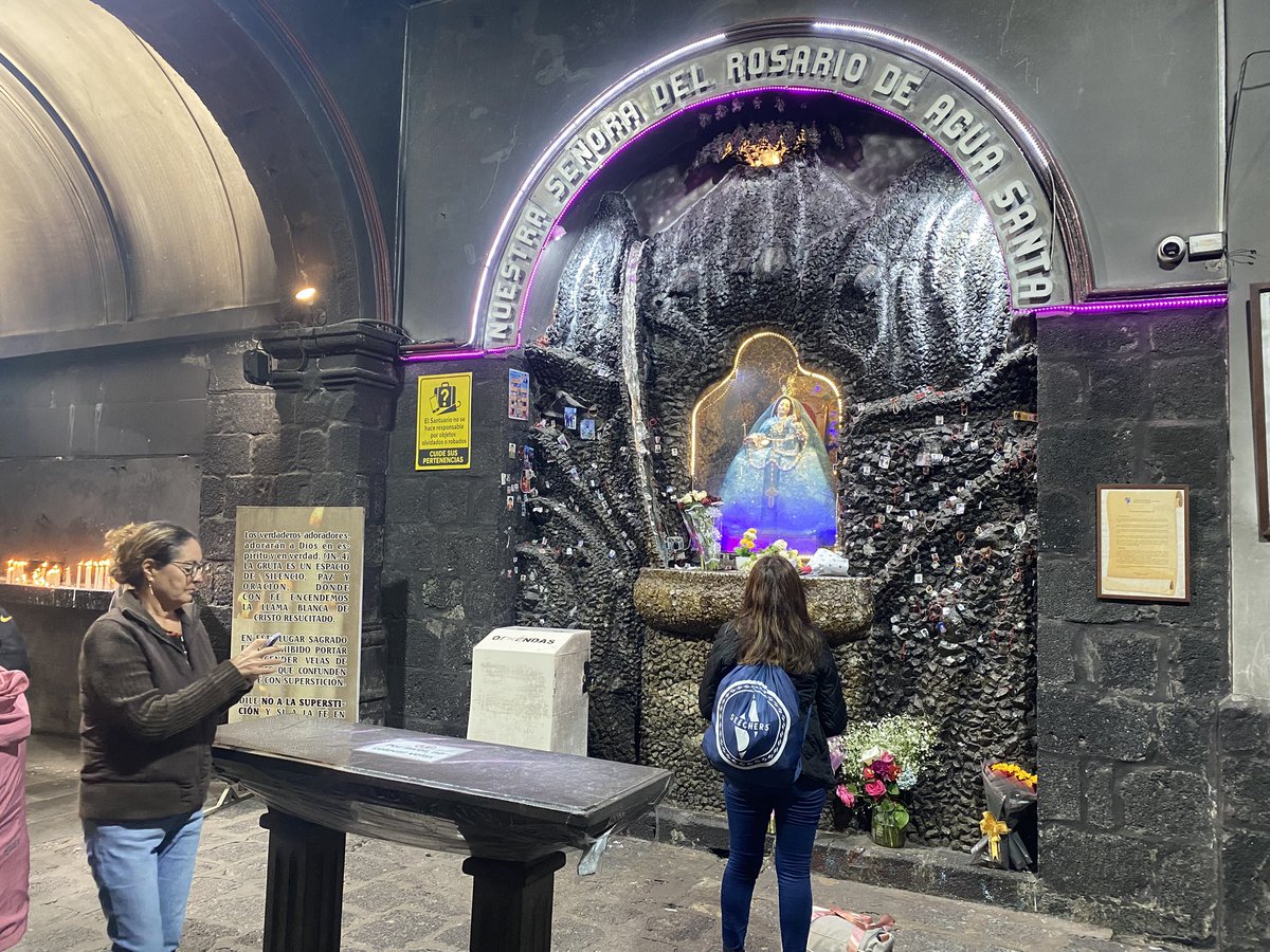 xtah325's tweet photo. アンデスの街で見たカトリック教会のNuestra Señora del Rosario de Agua Santa Church https://t.co/s7KwBplu4D