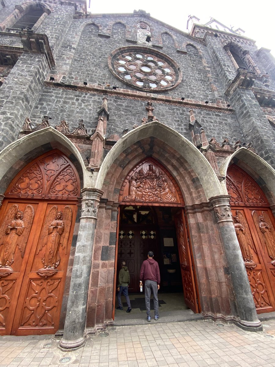 xtah325's tweet photo. アンデスの街で見たカトリック教会のNuestra Señora del Rosario de Agua Santa Church https://t.co/s7KwBplu4D