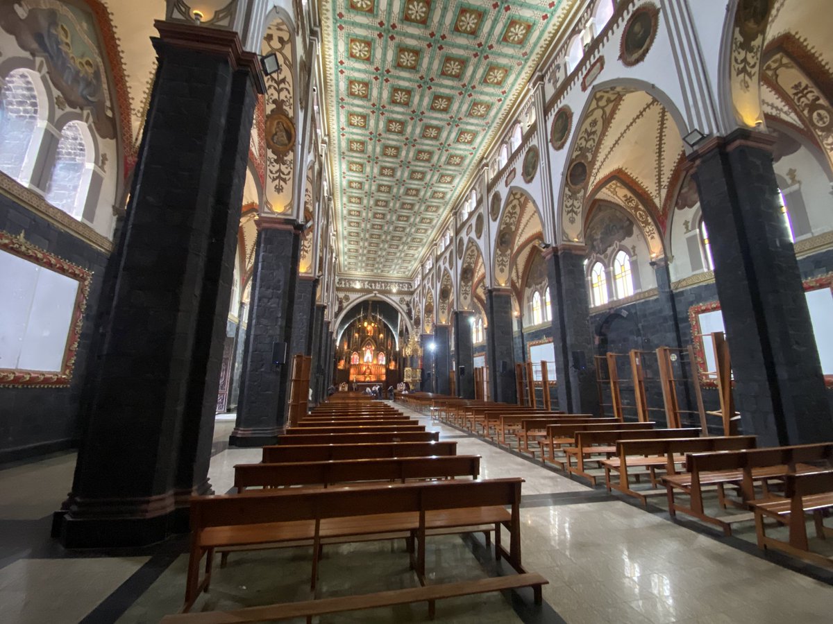 xtah325's tweet photo. アンデスの街で見たカトリック教会のNuestra Señora del Rosario de Agua Santa Church https://t.co/s7KwBplu4D