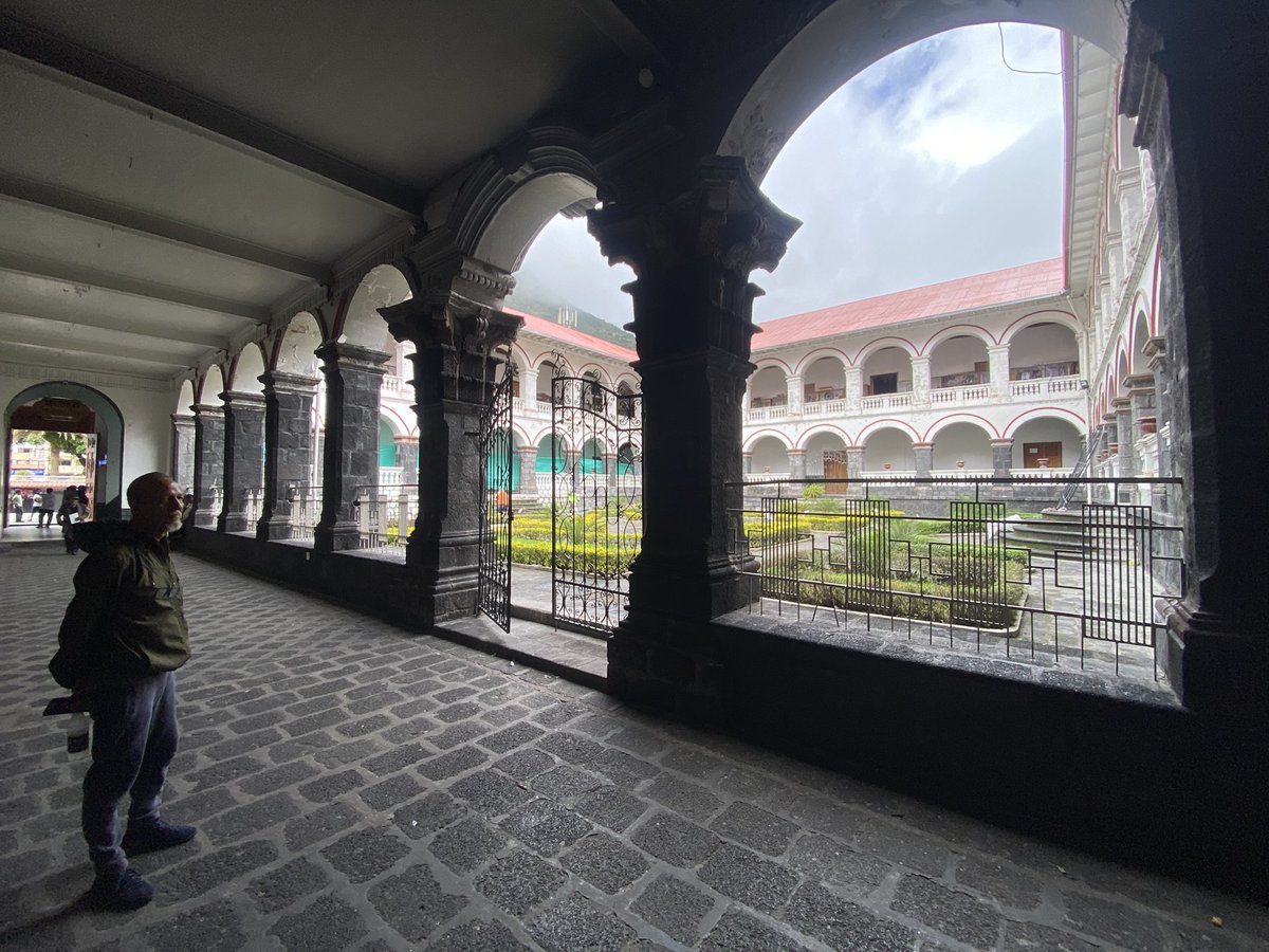 xtah325's tweet photo. アンデスの街で見たカトリック教会のNuestra Señora del Rosario de Agua Santa Church https://t.co/s7KwBplu4D
