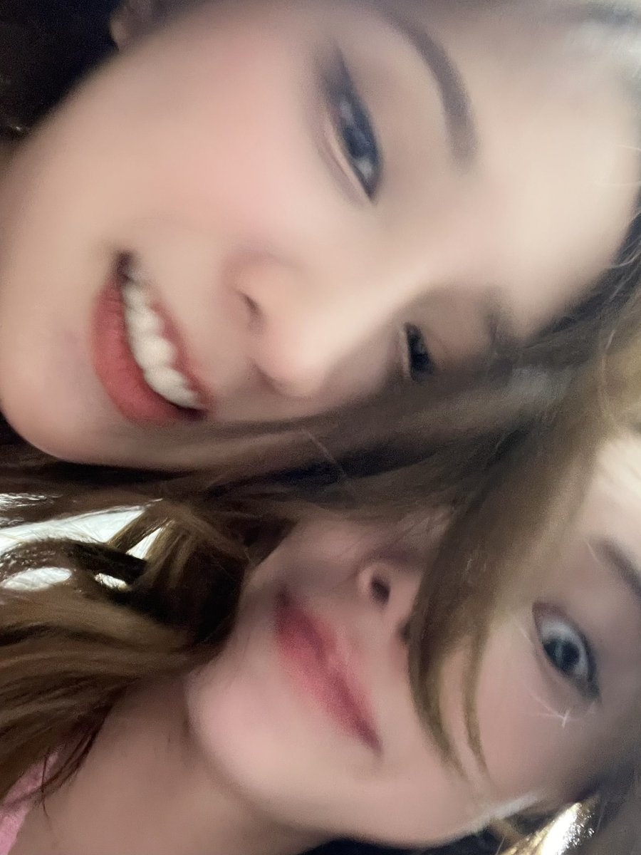 janxjingjing's tweet photo. janjingjing and their so girlfriend-coded selfies??? YES 🥹✨ https://t.co/h01PG9KhKN