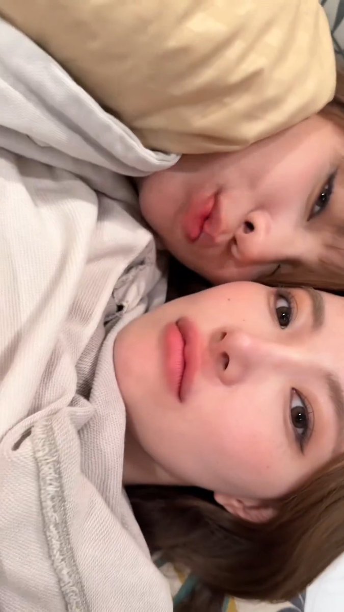 janxjingjing's tweet photo. janjingjing and their so girlfriend-coded selfies??? YES 🥹✨ https://t.co/h01PG9KhKN