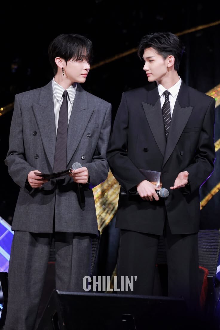 scentoflune's tweet photo. @yumyumaaa72103 @yumniesgo happy birthday my first love jo n my current love nicholas, semoga di usia yang baru ini kalian selalu diberi kesehatan, disayang semua orang, tercapai keinginan besarnya, be healthy n happy nichojo 🍙😽❤️ 

#HappyJoDay #HappyNicholasDay #JO #NICHOLAS #andTEAM #앤팀 #LUNÉ https://t.co/OcxAYxYm6f