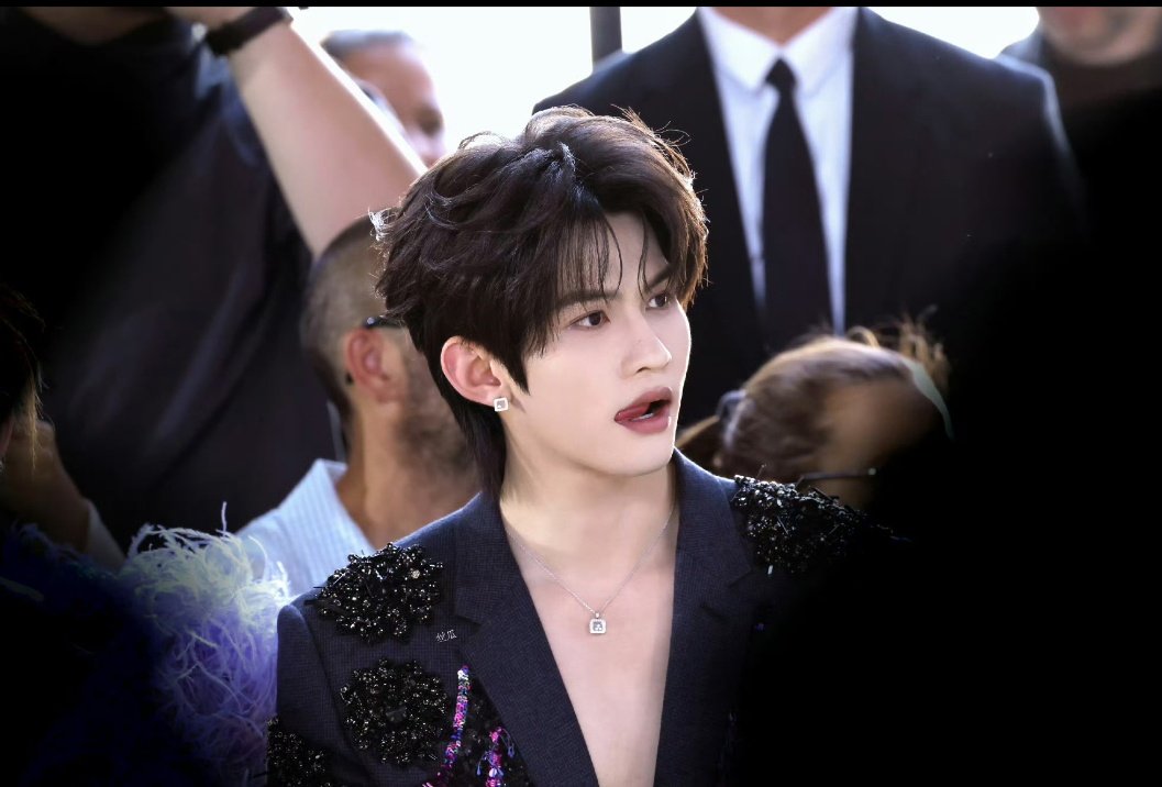 AffanLamiya's tweet photo. All the things r blur when u r in front of the lens.....🤩🤩🤩🤩🤩

#YunQi https://t.co/4Gmmf83YdQ