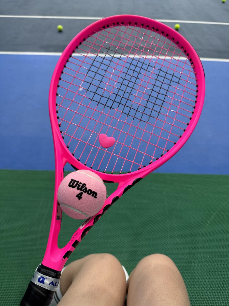 siddhu_malage's tweet photo. The moment I saw this neon pink color, I couldn't take my eyes off it. https://t.co/hRsj0fdClr