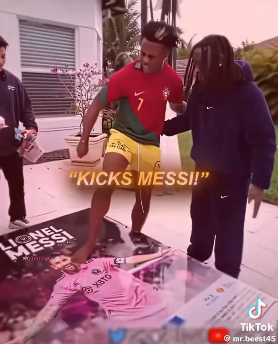 JackSparo353485's tweet photo. @La_Melooow Et le racisme anti messi de speed ne te dérange pas, bande d'hypocrites de merde https://t.co/fjkIvK8j5L