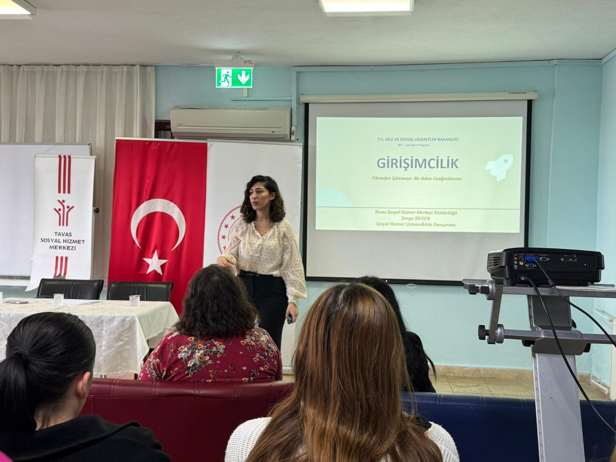 denizliash's tweet photo. 2026 Aile ve Nüfus On Yılı kapsamında, Bakanlığımız Aile Eğitim Programı çerçevesinde İl Müdürlüğümüze bağlı Tavas Sosyal Hizmet Merkezi Müdürlüğü tarafından, Tavas Kredi ve Yurtlar Kurumu öğrencilerine yönelik “Girişimcilik” konulu eğitim faaliyeti gerçekleştirilmiştir.

Eğitimde; girişimcilik kavramı, yenilikçi düşünme, iş fikri geliştirme süreçleri, fırsatları değerlendirme, risk alma, planlama ve kişisel yetkinliklerin girişimcilik sürecindeki rolü hakkında temel bilgiler paylaşılmıştır. Katılımcılarla birlikte girişimcilik becerilerinin bireysel gelişim ve ekonomik hayata katılım açısından önemi değerlendirilmiştir.
@tcailesosyal 
@ekremboran80