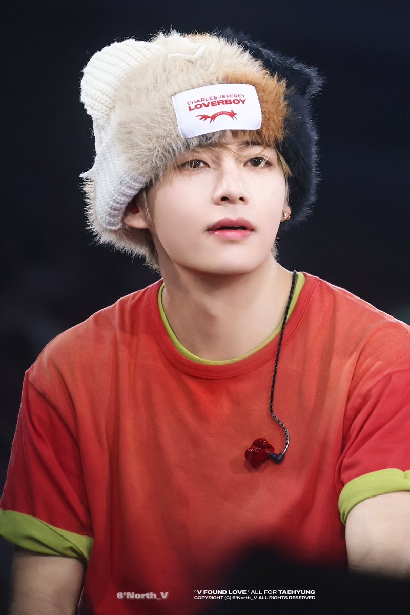 6North_V's tweet photo. 260707 런던 Day 2
#BTS #방탄소년단 #방탄
#뷔 #김태형 #태형 
#TAEHYUNG #V https://t.co/czNVOHG92G