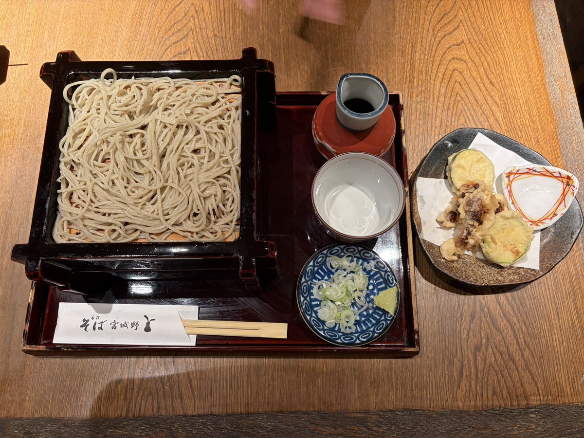 chamo_gg's tweet photo. 昨日はみきながさんとご飯でした🎋
いつもの様に美味しいものを食べて
沢山おしゃべりして楽しい時間でした✨️

七夕だし、『両片想い』宣伝しよう！となりふたりで示し合わせて宣伝ポストをしてみました- ̗̀ ( ˶'ᵕ'˶) ̖́- https://t.co/ZdGBh9kDOy