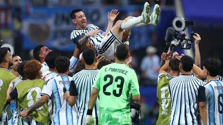 i_ashil_'s tweet photo. @cucurella3 @FIFAcom @UEFA @FIFAWorldCup @Sports @BBCBreaking @cnnbrk @FoxNews @neymarjr @erling @Cristiano @ndtv @khaleejtimes @premierleague @WIRED Messi &amp; Switzerland’s🇨🇭missed goal 🥅 moments..&amp; Argentina🇦🇷 still manages to make it through!!💥💥 what a miss for Egypt🇪🇬!!

🎌 Egypt were rightly furious abt the end of d game,wt 1 Egypt goal disallowed n a potential foul nt called agnst 🇦🇷,before deir winning goal. @MoSalah https://t.co/nSDvDndng2