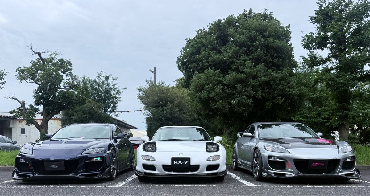 RX8ee8ardB's tweet photo. 令和8年7月8日にちなんで
RX-8・RX-7・RX-8 で並んでみました✨️

横浜R&amp;Dセンターにて https://t.co/9x1UlJRZ5D