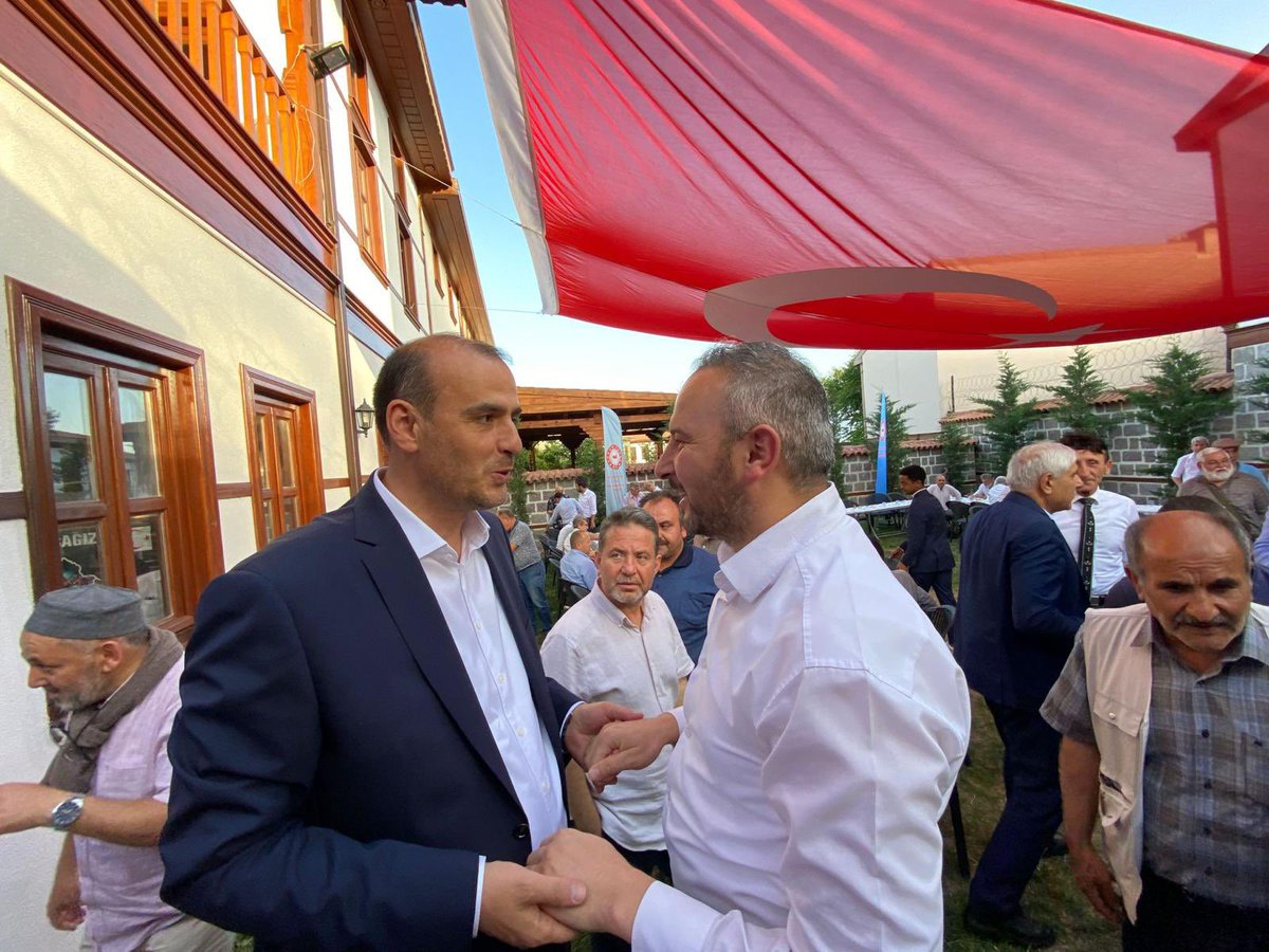 Fatih__Bildik's tweet photo. Gönüllere misafir, muhabbete ortak☺️

Altındağ’ımızın her mahallesinde, her sokağında hemşehrilerimizle buluşmaya, aynı gönlün etrafında kenetlenmeye devam ediyoruz.

Rabbim birlik ve beraberliğimizi daim eylesin.

#KalbimizAltındağ 

@akaltindag https://t.co/UJJR8kPsRE
