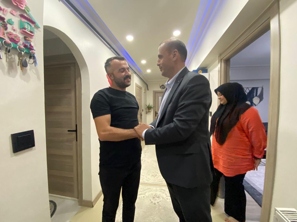 Fatih__Bildik's tweet photo. Gönüllere misafir, muhabbete ortak☺️

Altındağ’ımızın her mahallesinde, her sokağında hemşehrilerimizle buluşmaya, aynı gönlün etrafında kenetlenmeye devam ediyoruz.

Rabbim birlik ve beraberliğimizi daim eylesin.

#KalbimizAltındağ 

@akaltindag https://t.co/UJJR8kPsRE