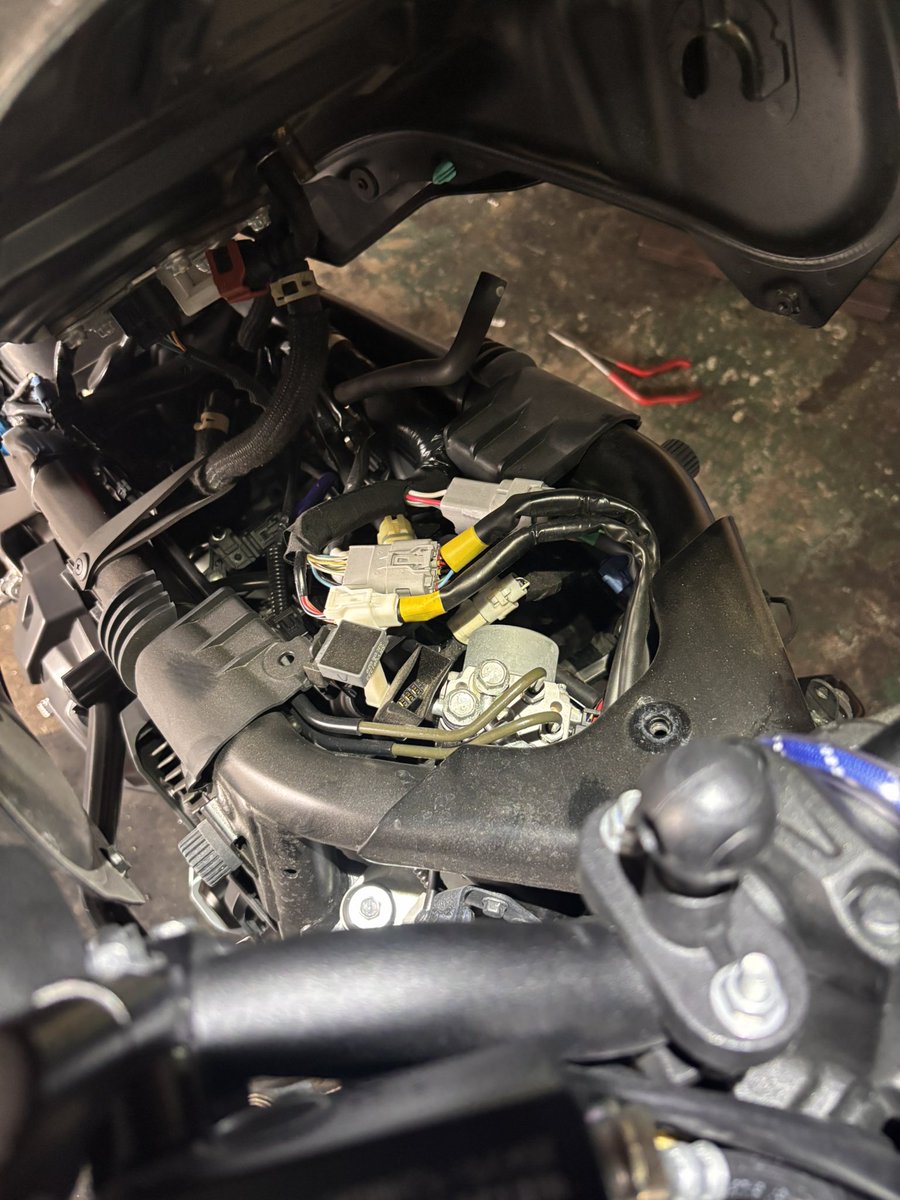 kraftmagic_bb's tweet photo. 開けて。プラグを変える気がなくなるこの造り
#バイク修理
#クラフトマジック
#大口町 https://t.co/4Y1x0VmJq9