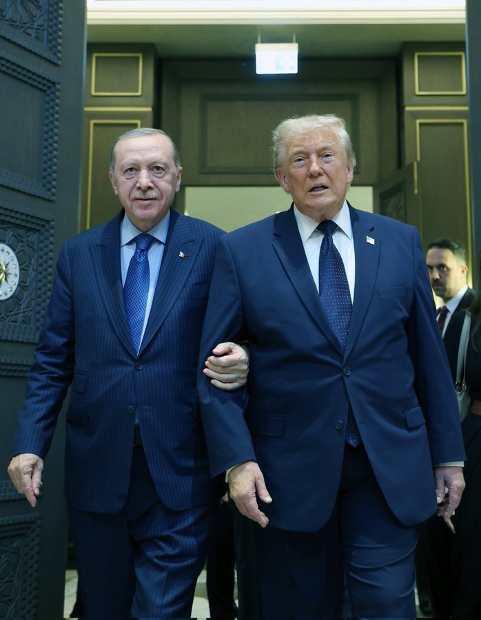 _azim_et_'s tweet photo. Şeytanın askeri pedofili cok iyi ağırlandı.Ümmetin düşmanı ile pek samimi kol kola.Allah şahit oldu melekler de kayıtla.Hala bu iktidardan samimiyet bekliyor samimiytesiz bir kesim.Kılını kıpırdatmamışken ümmetin kurtarıcısı sayarak.
#RecepTayyipErdoğan https://t.co/OWjWL3sD4s